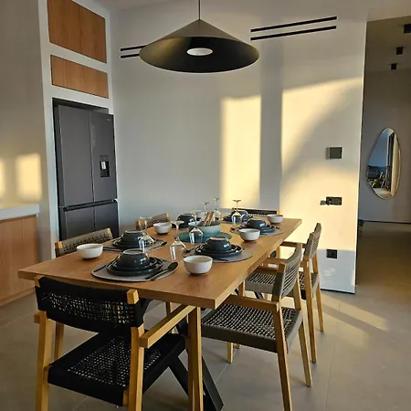 N House Villa *